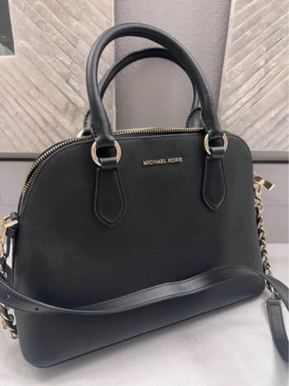 Michael Kors Veronica Medium Saffiano Leather Dome Satchel/Handbag in black